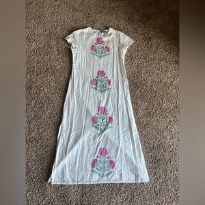 Elegant White Floral Maxi Dress